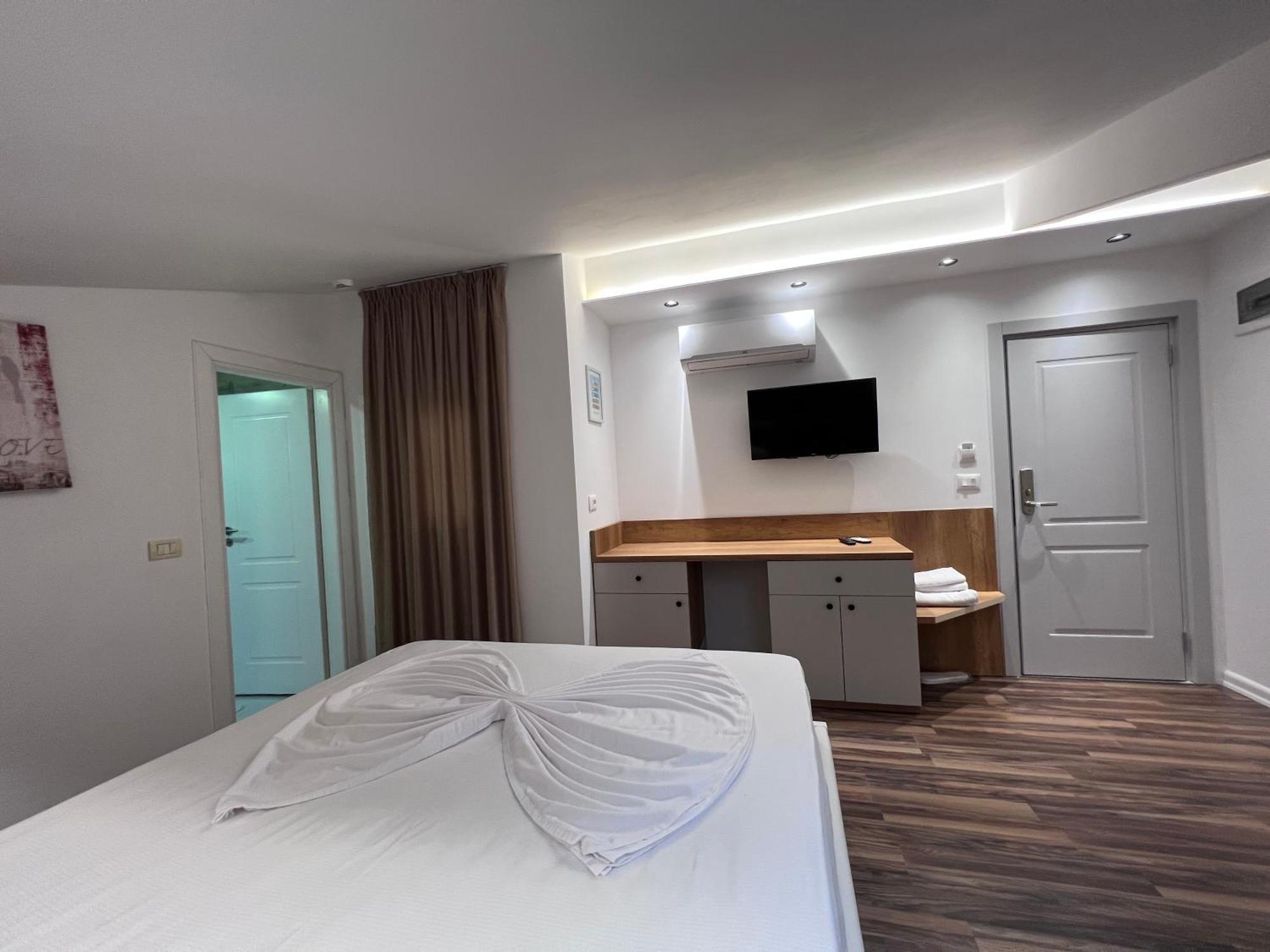 Hotel Colis Kamez Esterno foto